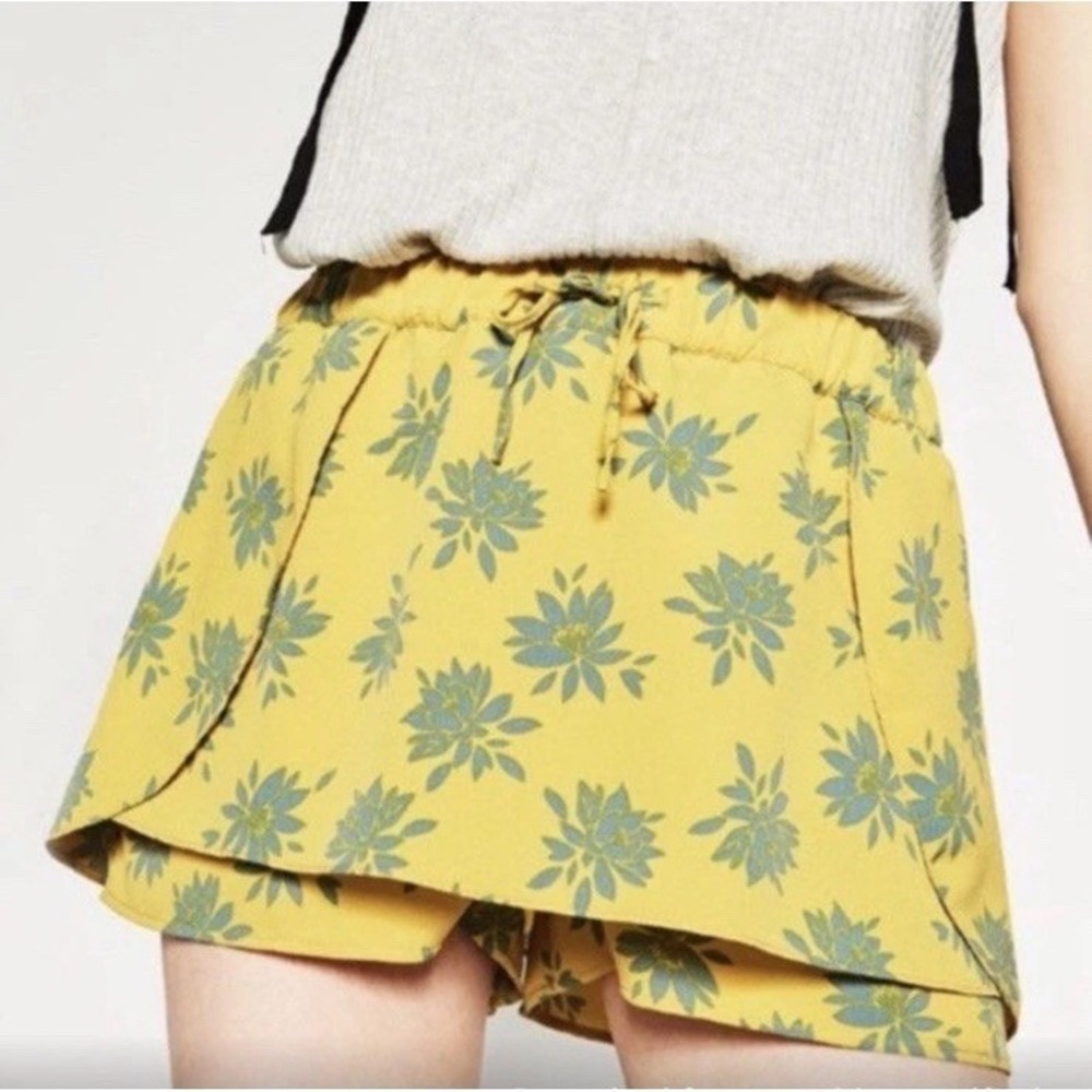 Zara trafaluc yellow blue floral skirt shorts/skort Size small 90s 00s Vibes